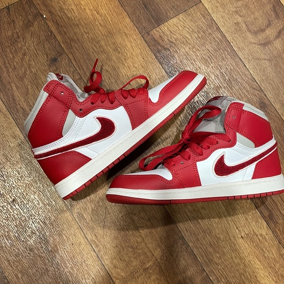 Nike Shoes - Picture 4 of 6